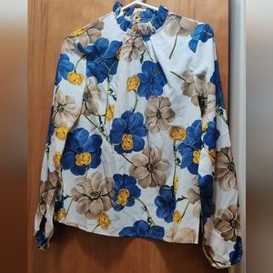 Floral print blouse